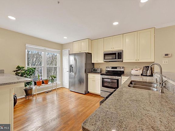 5th image of 2331 Massanutten Dr