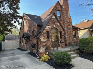 169 N Riverbank St, Wyandotte, MI 48192
