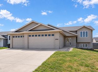 6025 Reily Rd, Bismarck, ND 58504