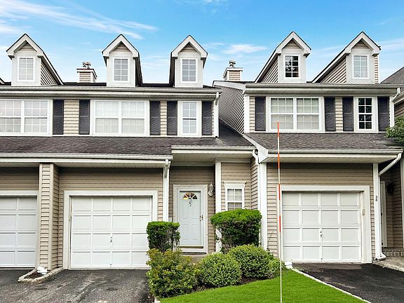 3rd image of 38 Paddington Cir #38