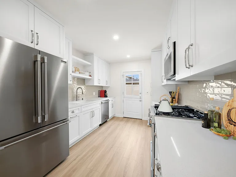 1805 Clay St — Photo 3