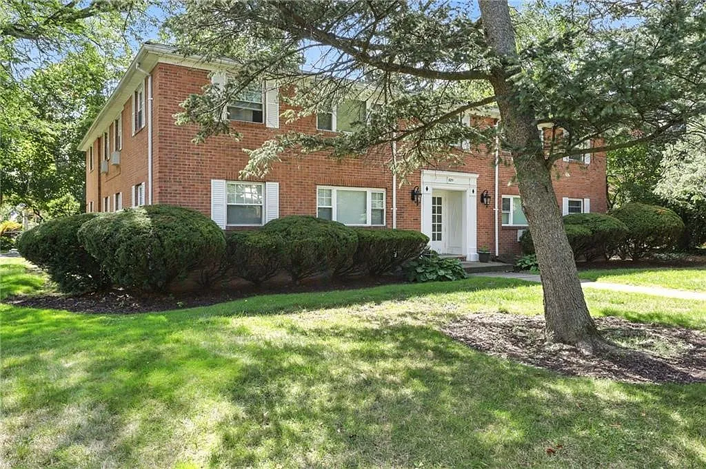 1 bed, 1.0 bath, 800 sqft, $990 — Photo 2