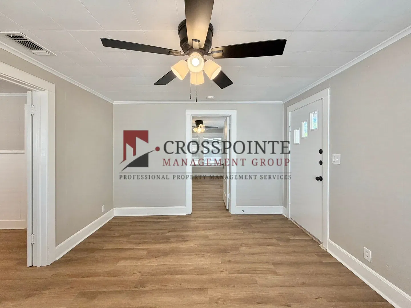 Charming 2 Bedroom Home with Spacious Sunroom! — Photo 4