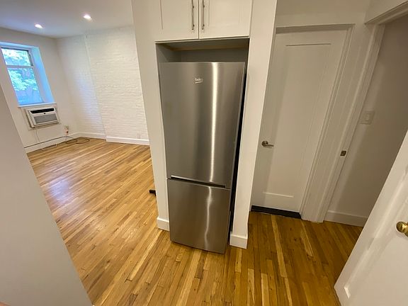 5th image of 1670 3rd Ave #D1