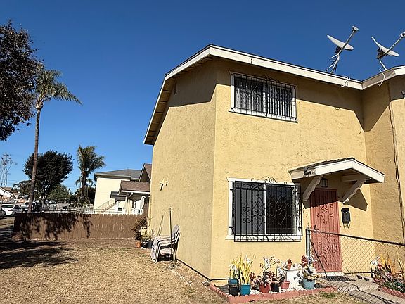 left side end unit with private yard