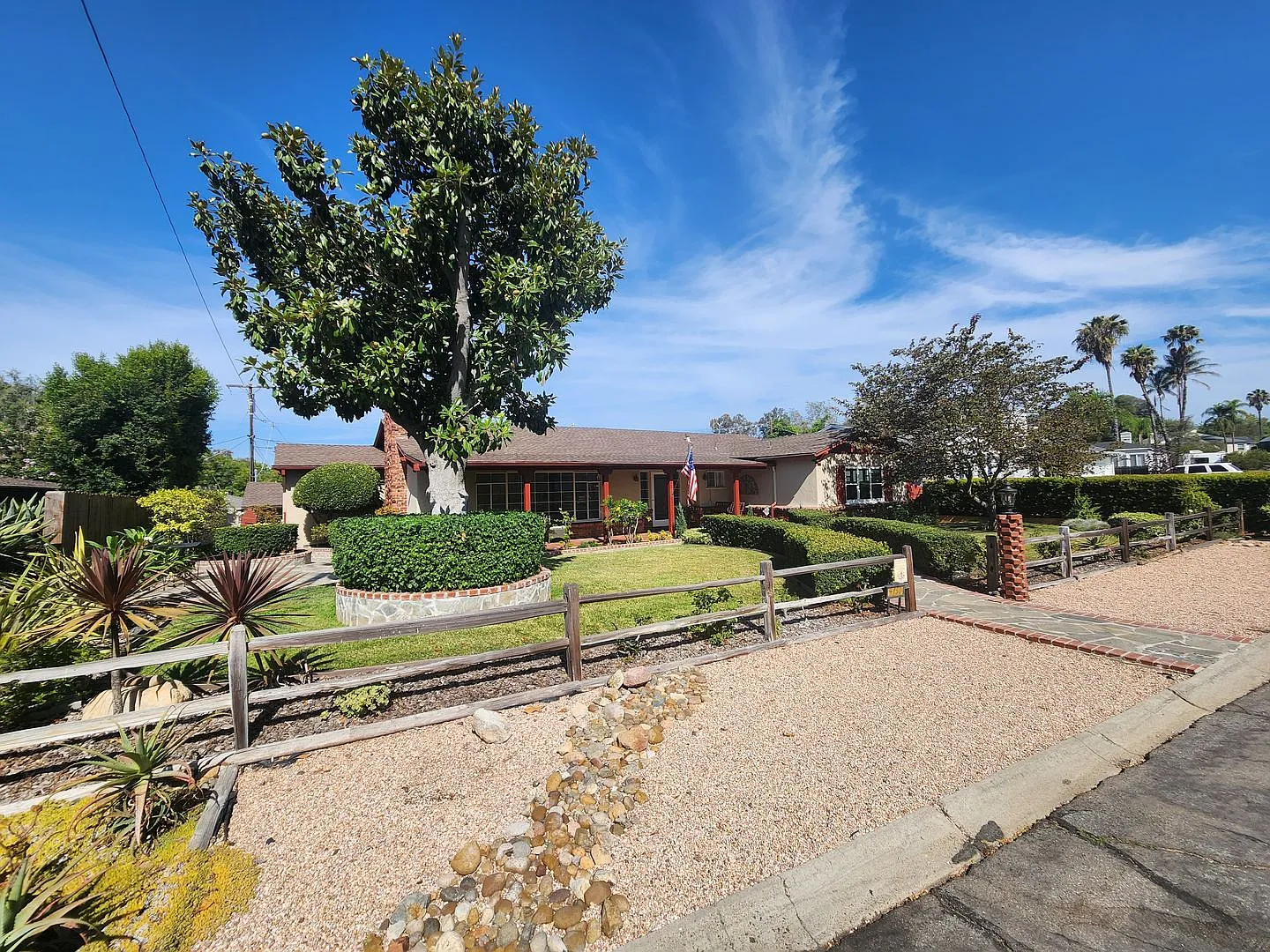 Single Story 2 Bedroom House on Large Lot in La Mesa — Photo 3
