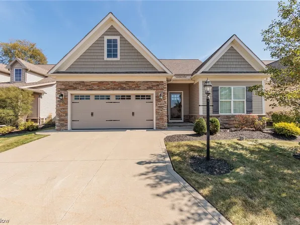 8493 Bella Dr, Macedonia, OH 44056