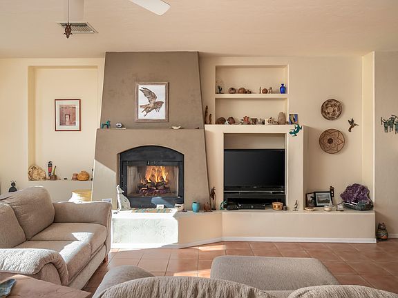 3rd image of 3611 W El Moraga Pl