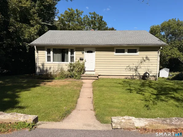 5 Richmond St, Pawcatuck, CT 06379