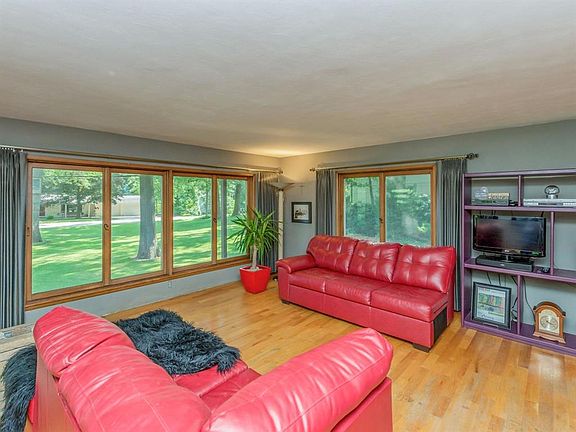 3rd image of 3211 Westwood Dr NW