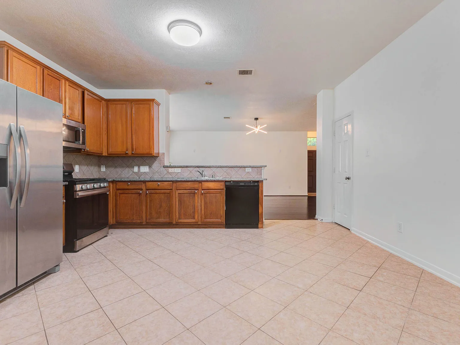 3 bed, 1533 sqft, $1,975 — Photo 2