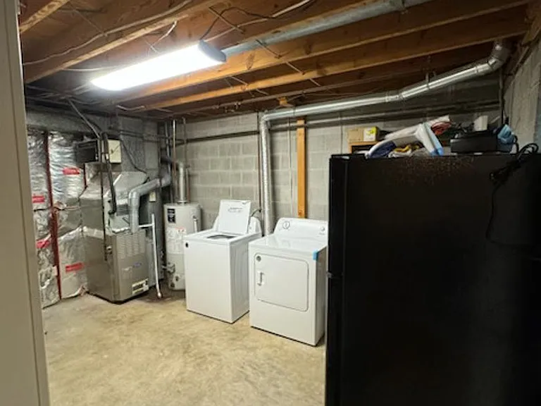 204 Huntington Ln — Photo 11