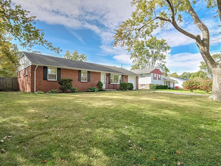 1813 Broadmoor Dr — Photo 1