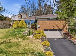 1219 Cocker Dr, Bethel Park, PA 15102
