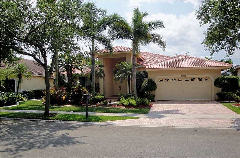 1st image of 3055 Lakewood Dr