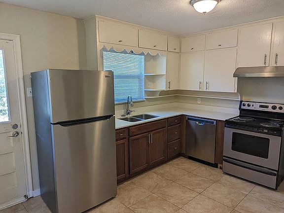 5th image of 1824 Mariposa Dr