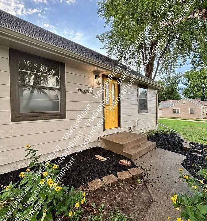 1113 S Blauvelt Ave