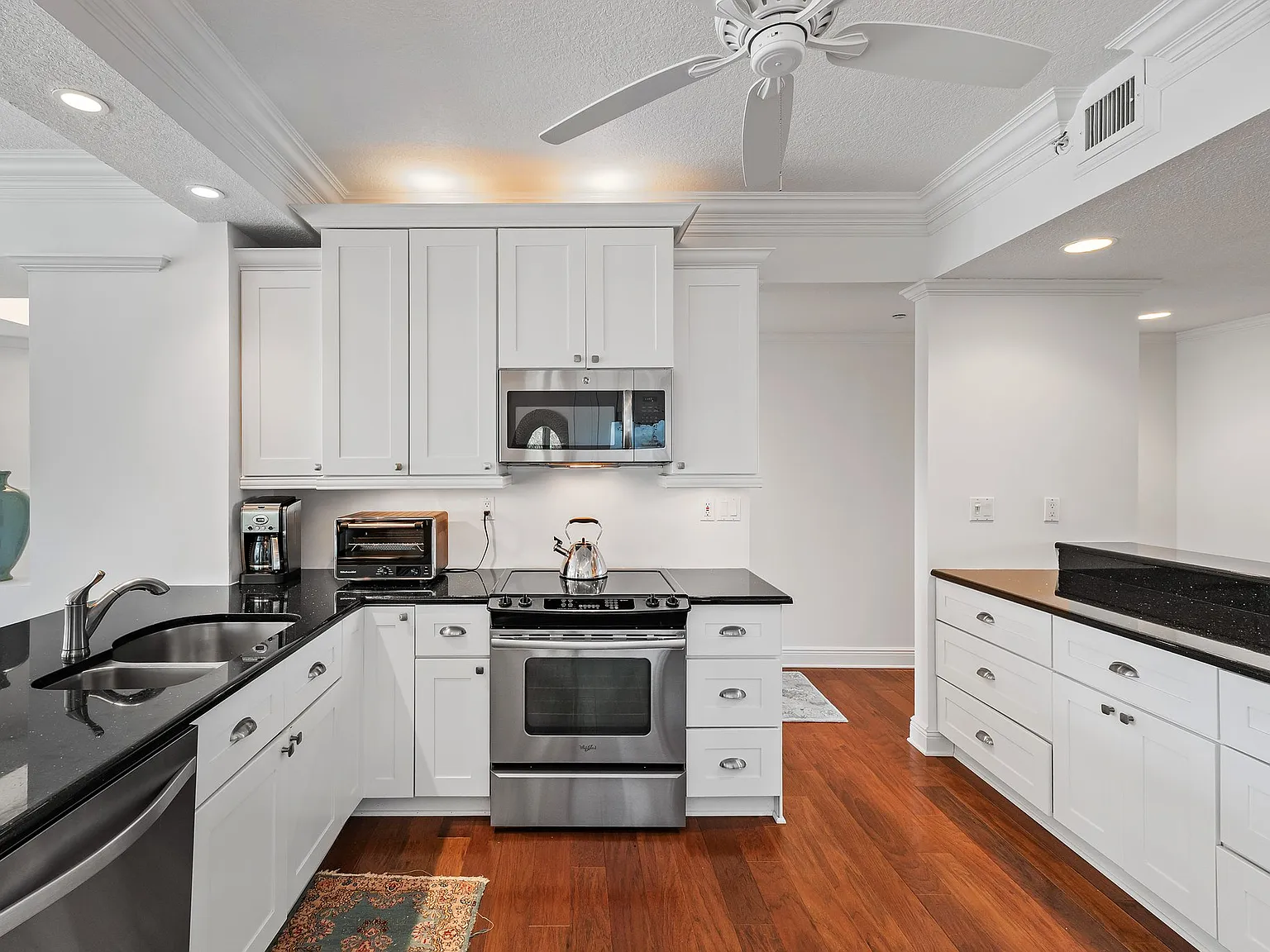 3 bed, 2200 sqft, $13,500 — Photo 4