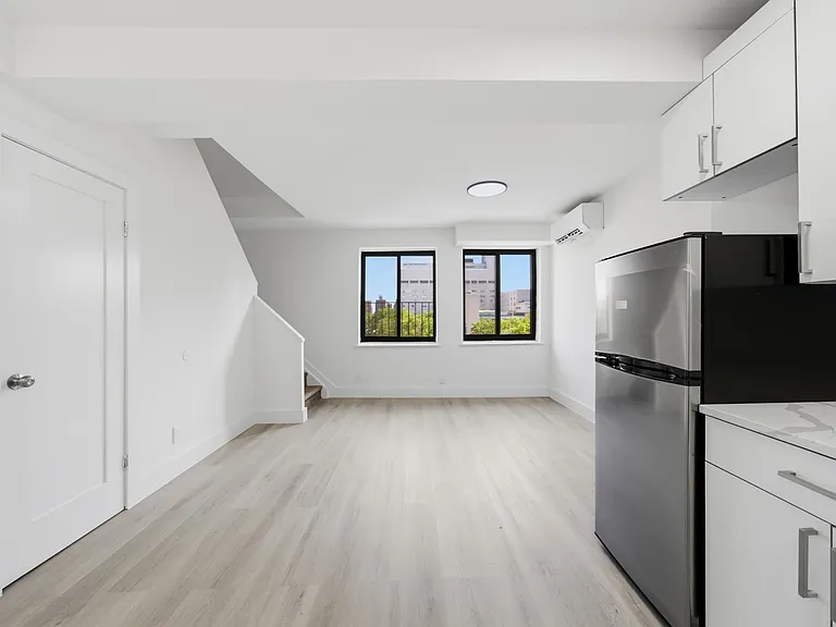 300 E 96th St #7C — Photo 2