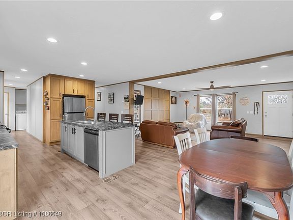 5th image of 4938 W Creek Rd