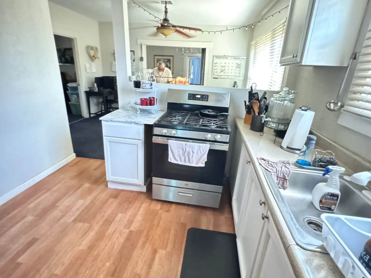 3 bed, 1.5 bath, $3,200 — Photo 2