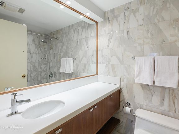 5th image of 188 E 70th St APT 16B