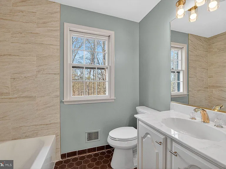 21733 Oatlands Rd — Photo 24