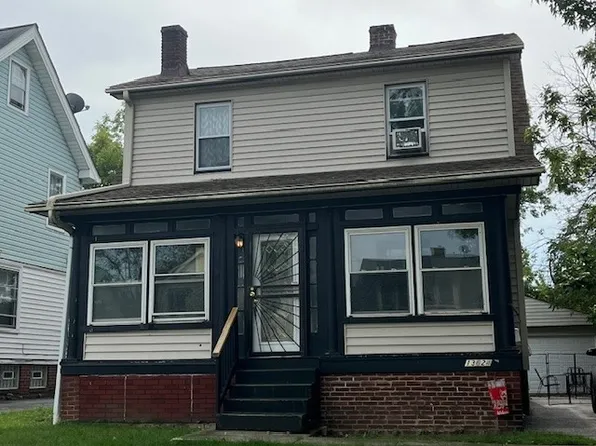 13624 S Parkway Dr, Garfield Heights, OH 44105