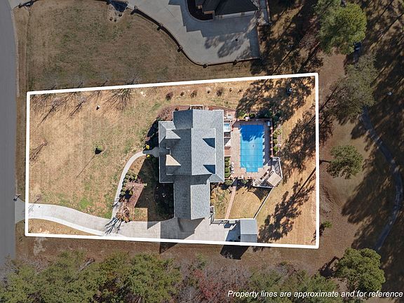 2nd image of 746 Club House Dr