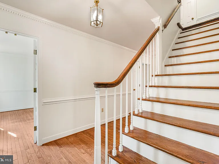 629 Lancaster St — Photo 10