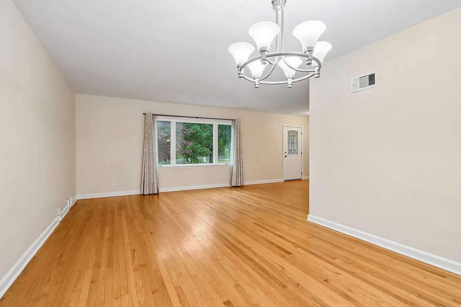 2 bed, 1660 sqft, $2,700 — Photo 4