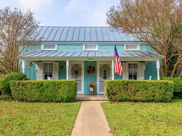 606 N Adams St, Fredericksburg, TX 78624