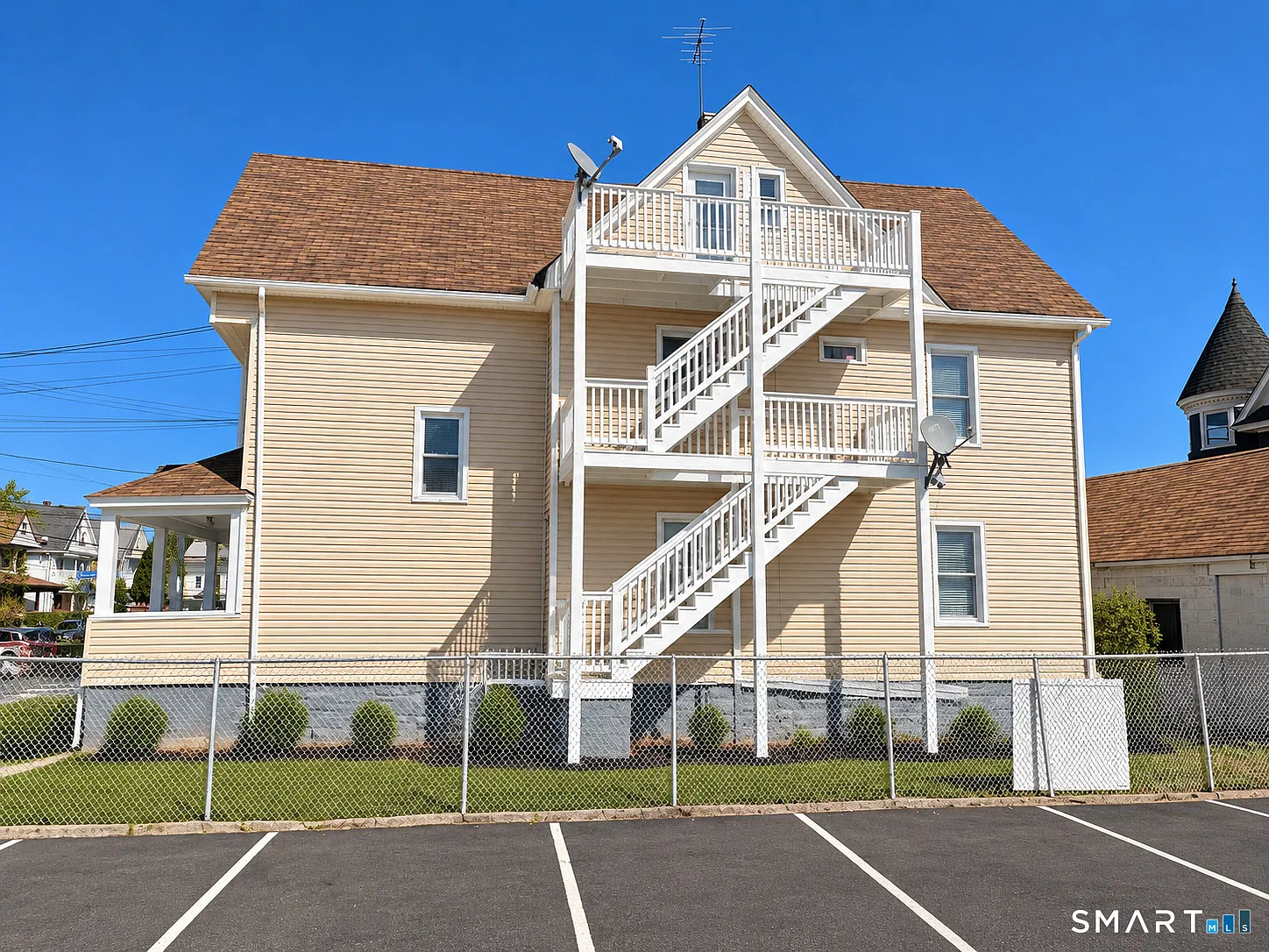 3 bed, 1.0 bath, 2676 sqft, $2,300 — Photo 3