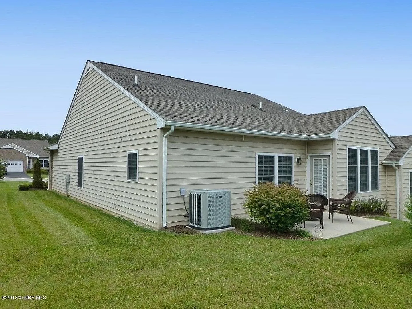 2 Bedroom 2 Bath Townhouse — Photo 2
