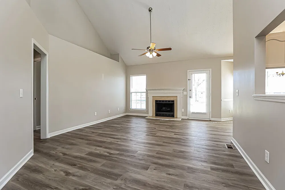 3 bed, 2.5 bath, 1635 sqft, $2,385 — Photo 4