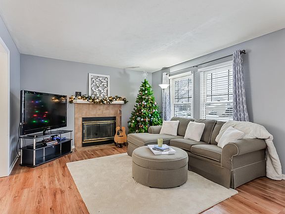 3rd image of 1428 Edgeknoll Dr SE