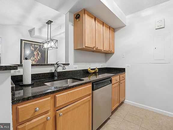 4th image of 880 N Pollard St APT 322