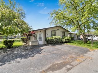 1405 Elderberry Pl, Niagara Falls, NY 14304