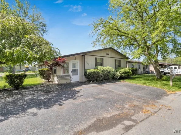 1405 Elderberry Pl, Niagara Falls, NY 14304