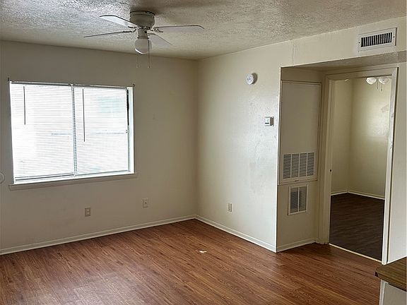 4th image of 401 Boyett St APT B