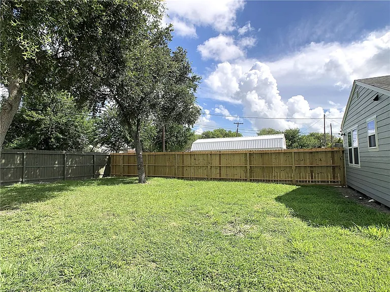 2409 Crews St #2409 — Photo 6