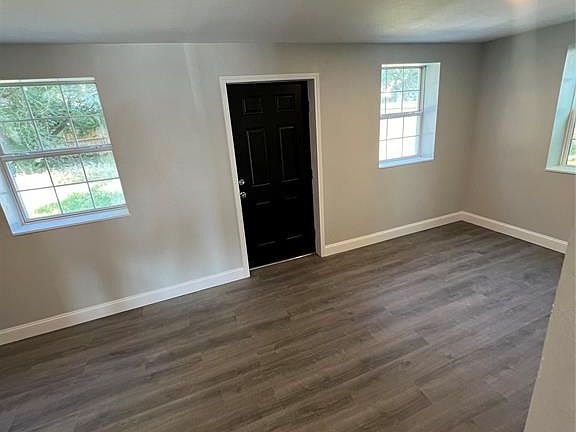 5th image of 4604 N Rockwell Ave