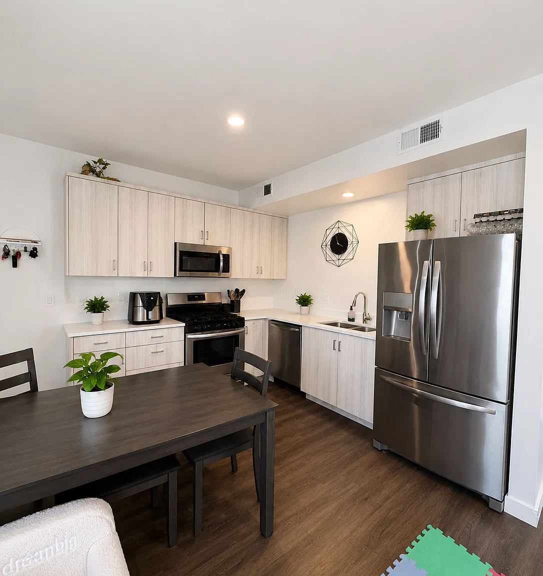 2 bed, 1400 sqft, $2,300 — Photo 3