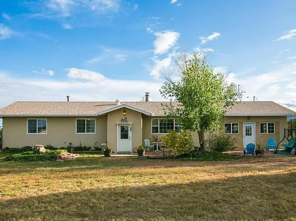 21 Buckhorn Ave W, Moriarty, NM 87035