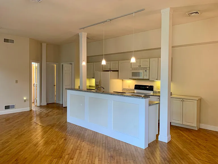 105 N King St — Photo 5