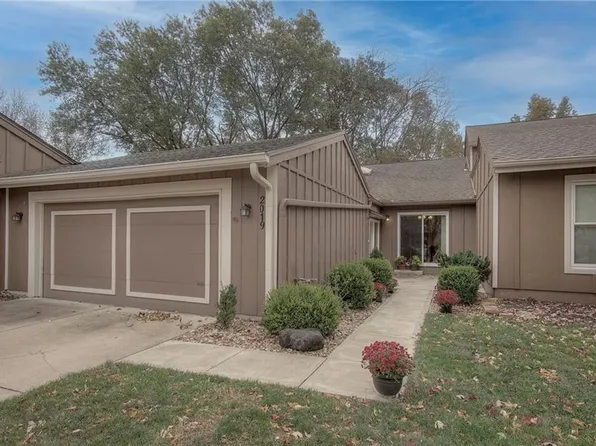 2019 Condolea Dr, Leawood, KS 66209