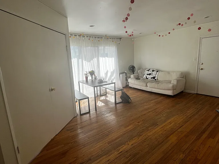 424 Landfair Ave — Photo 14