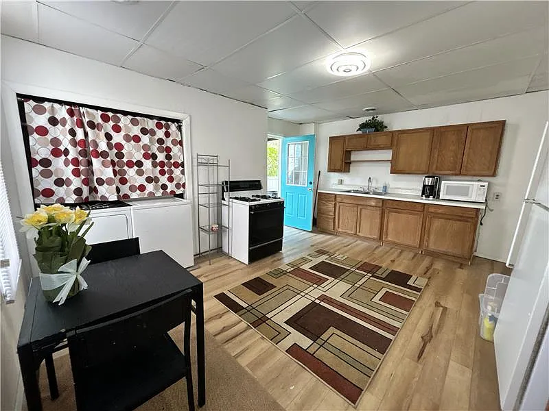 2 bed, 1.5 bath, 1224 sqft, $950 — Photo 4