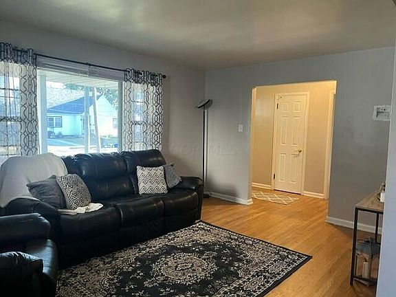 4th image of 319 E Walnut St