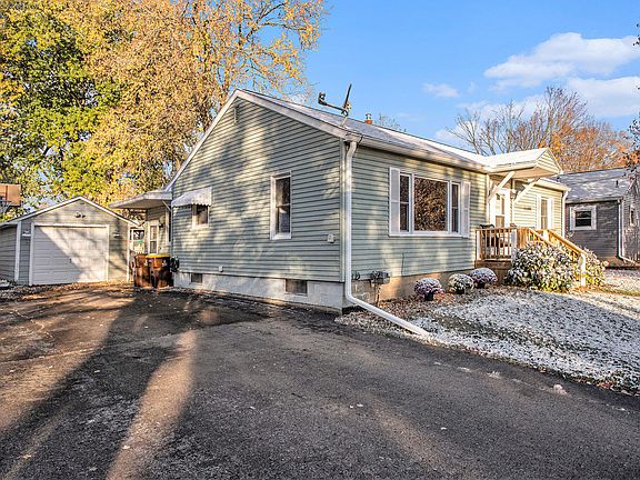 2nd image of 215 East Dr